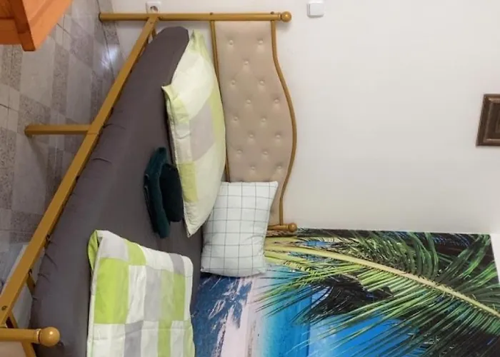 Viktoria Artur Hostel *