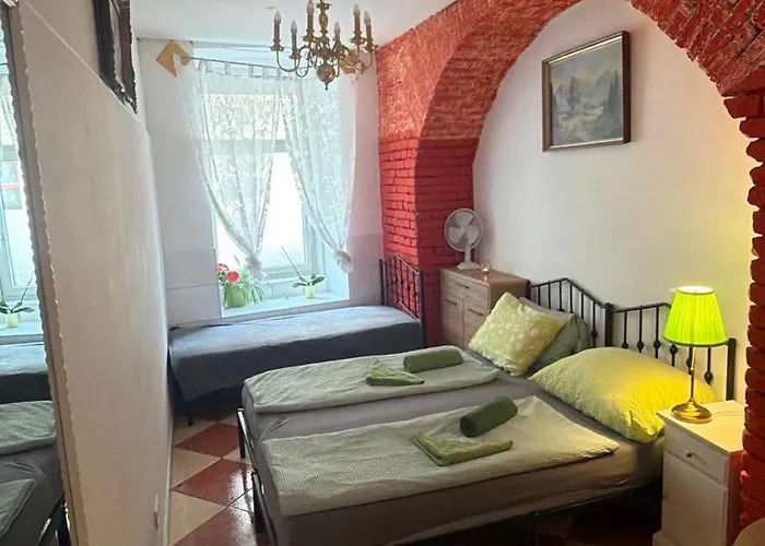 Viktoria Artur Hostel *