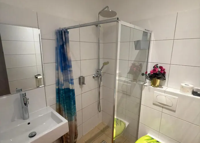 Viktoria Artur Hostel *